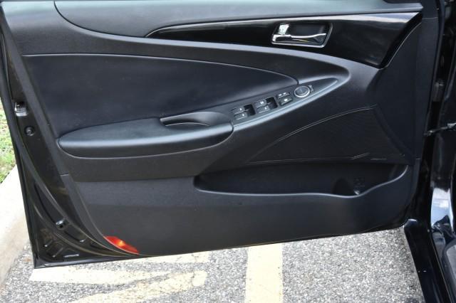 Photo of 2013 Phantom Black Metallic Hyundai SONATA