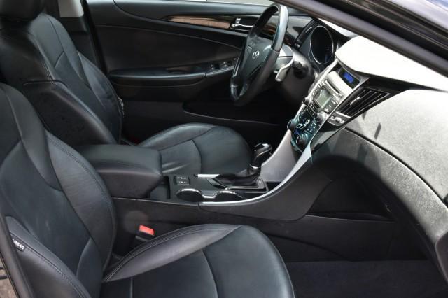 Photo of 2013 Phantom Black Metallic Hyundai SONATA
