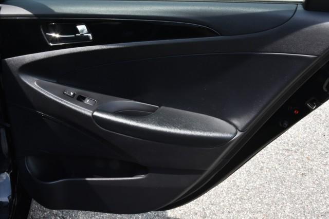Photo of 2013 Phantom Black Metallic Hyundai SONATA