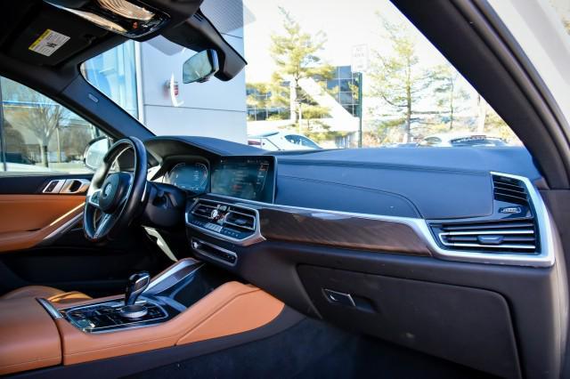 Photo of 2022 Mineral White Metallic BMW X6
