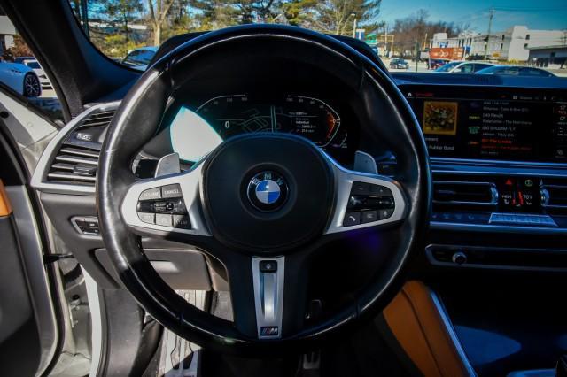 Photo of 2022 Mineral White Metallic BMW X6