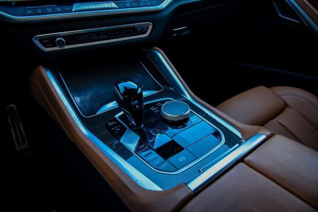 Photo of 2022 Mineral White Metallic BMW X6