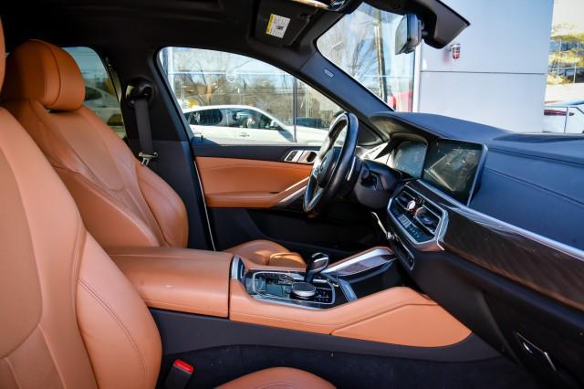 Photo of 2022 Mineral White Metallic BMW X6