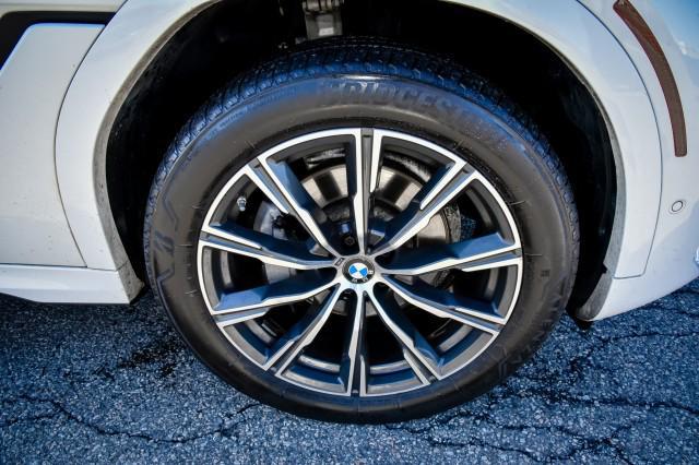 Photo of 2022 Mineral White Metallic BMW X6