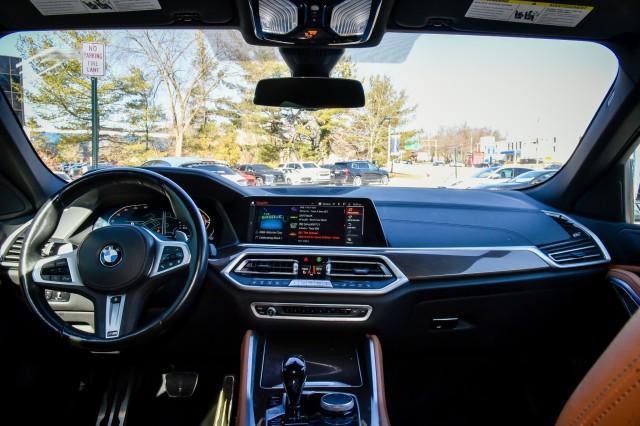 Photo of 2022 Mineral White Metallic BMW X6