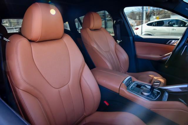 Photo of 2022 Mineral White Metallic BMW X6