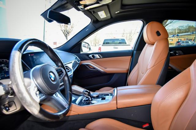 Photo of 2022 Mineral White Metallic BMW X6