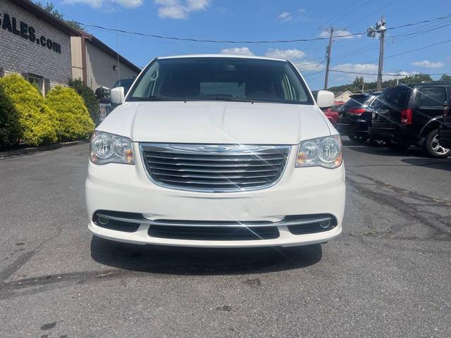 Photo of 2012 Stone White Clearcoat Chrysler Town & Country