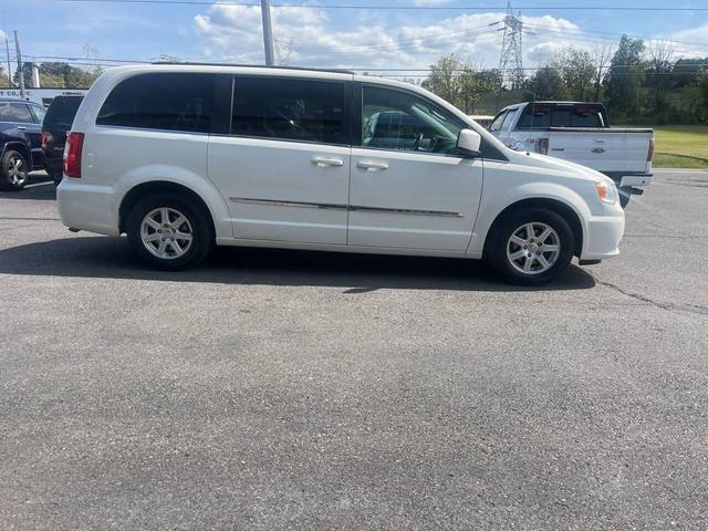 Photo of 2012 Stone White Clearcoat Chrysler Town & Country