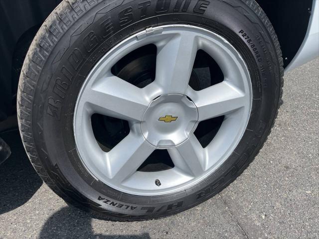 Photo of 2013 Summit White Chevrolet Tahoe
