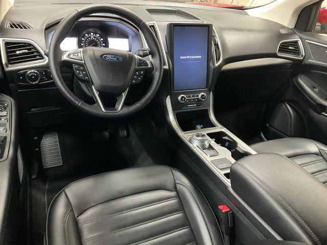 Photo of 2023 Rapid Red Metallic Tinted Clearcoat Ford Edge