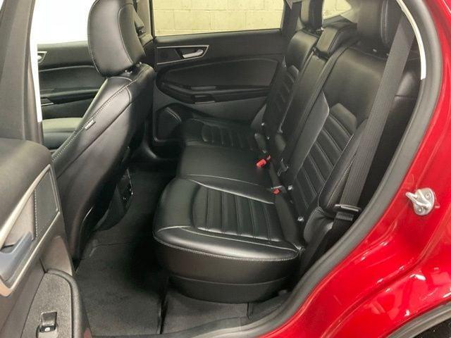 Photo of 2023 Rapid Red Metallic Tinted Clearcoat Ford Edge