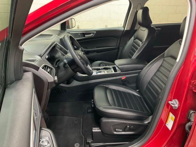 Photo of 2023 Rapid Red Metallic Tinted Clearcoat Ford Edge
