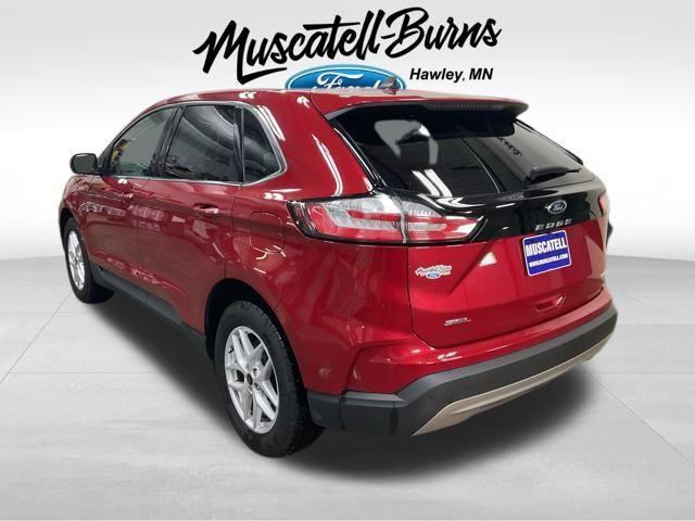 Photo of 2023 Rapid Red Metallic Tinted Clearcoat Ford Edge