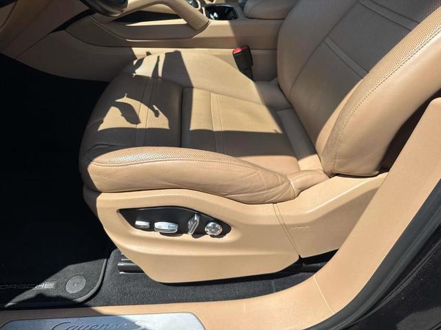 Photo of 2019 Jet Black Metallic Porsche Cayenne