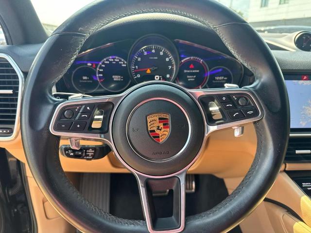 Photo of 2019 Jet Black Metallic Porsche Cayenne