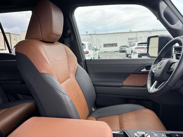Photo of 2024 Black Lexus GX 550