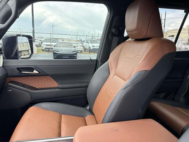 Photo of 2024 Black Lexus GX 550