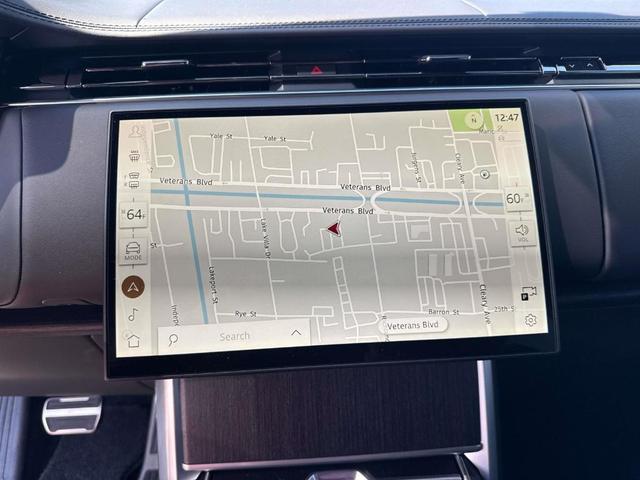 Photo of 2025 Fuji White Land Rover Range Rover