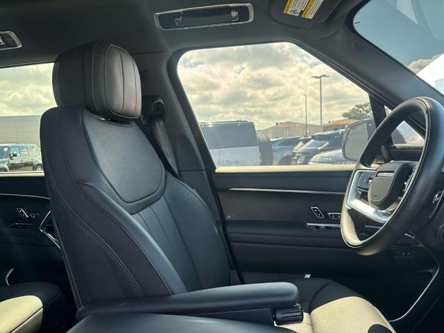 Photo of 2025 Fuji White Land Rover Range Rover