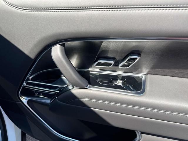Photo of 2025 Fuji White Land Rover Range Rover