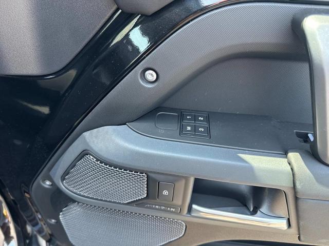 Photo of 2024 Santorini Black Land Rover Defender