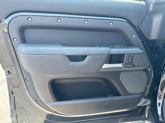 Photo of 2024 Santorini Black Land Rover Defender