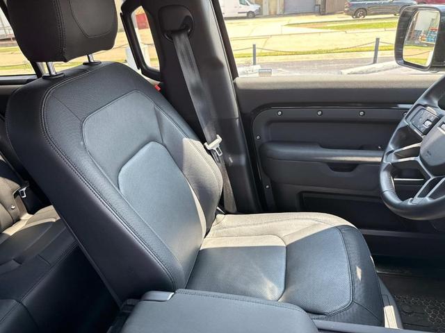 Photo of 2024 Santorini Black Land Rover Defender