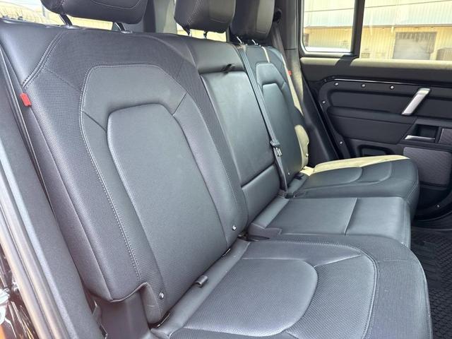 Photo of 2024 Santorini Black Land Rover Defender