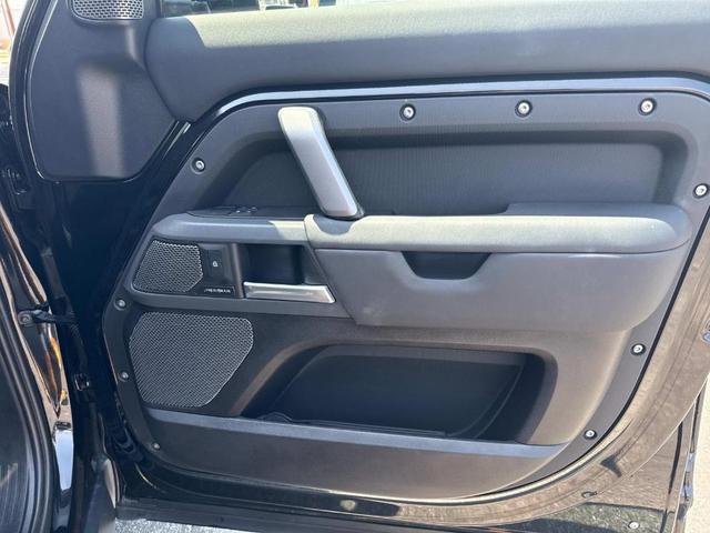 Photo of 2024 Santorini Black Land Rover Defender