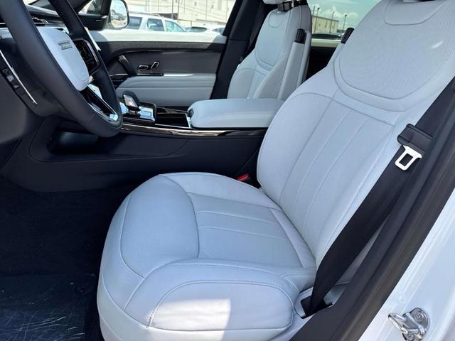 Photo of 2025 Ostuni Pearl White Land Rover Range Rover Sport
