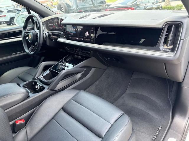 Photo of 2024 Carrara White Metallic Porsche Cayenne