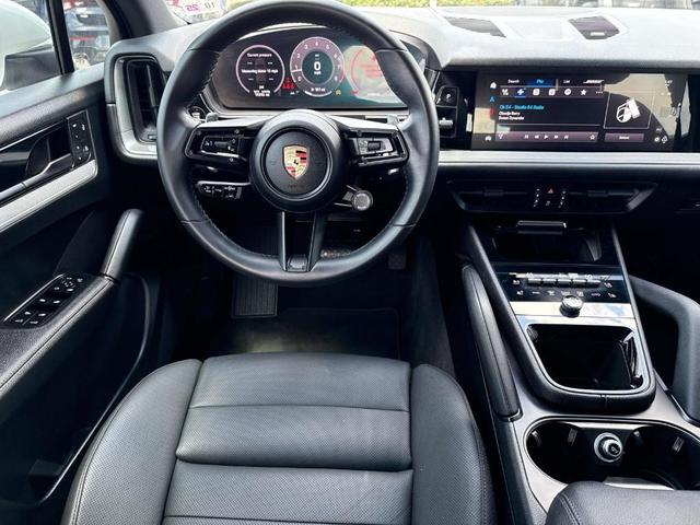 Photo of 2024 Carrara White Metallic Porsche Cayenne