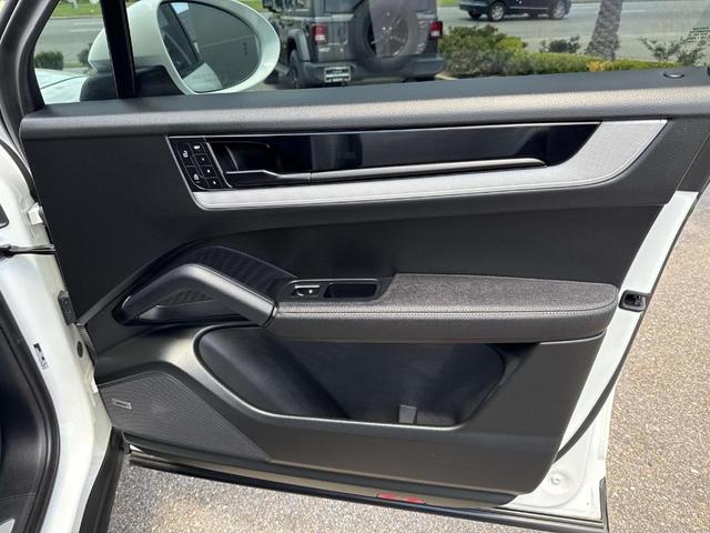 Photo of 2024 Carrara White Metallic Porsche Cayenne