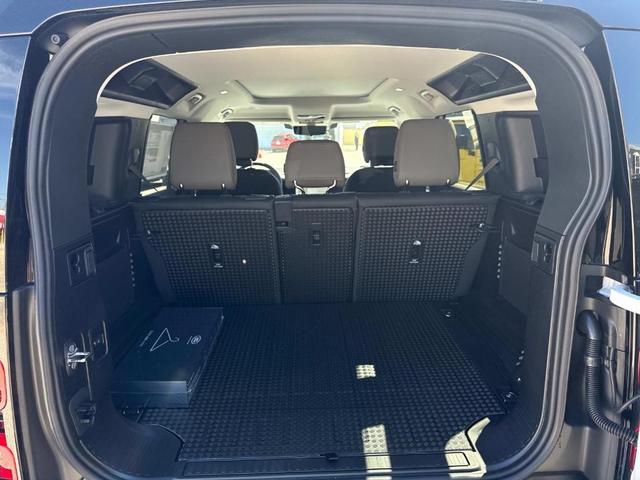Photo of 2025 Fuji White Land Rover Defender