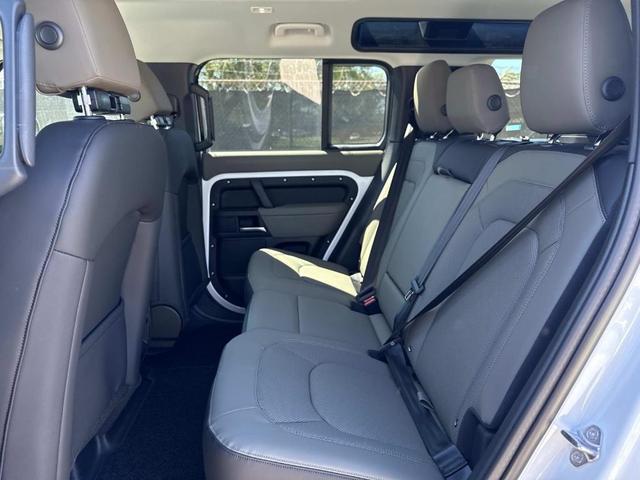 Photo of 2025 Fuji White Land Rover Defender