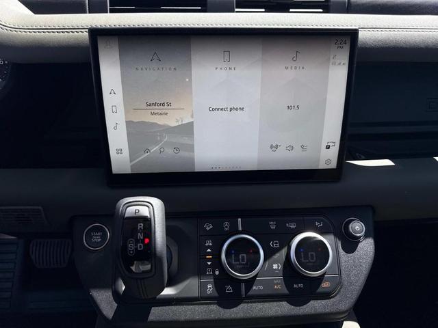 Photo of 2025 Fuji White Land Rover Defender