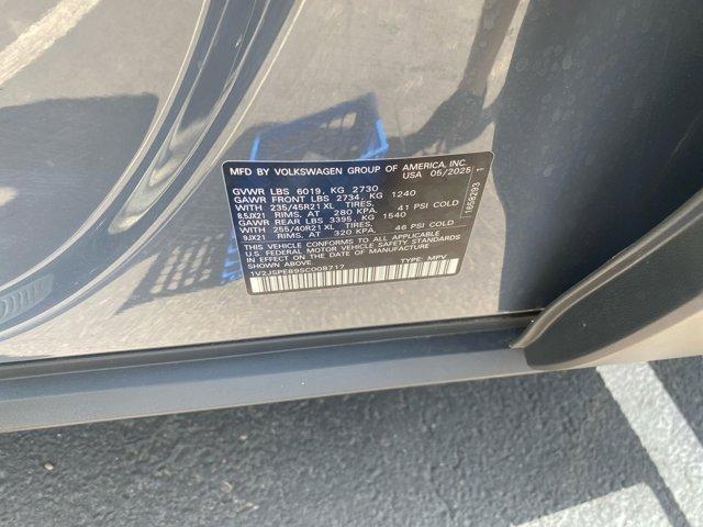 Photo of 2025 Pure Gray w/ Black Roof Volkswagen ID.4