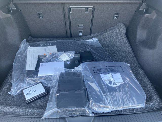 Photo of 2025 Pure Gray w/ Black Roof Volkswagen ID.4