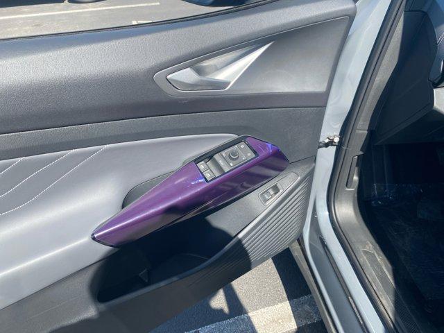 Photo of 2025 Pure Gray w/ Black Roof Volkswagen ID.4