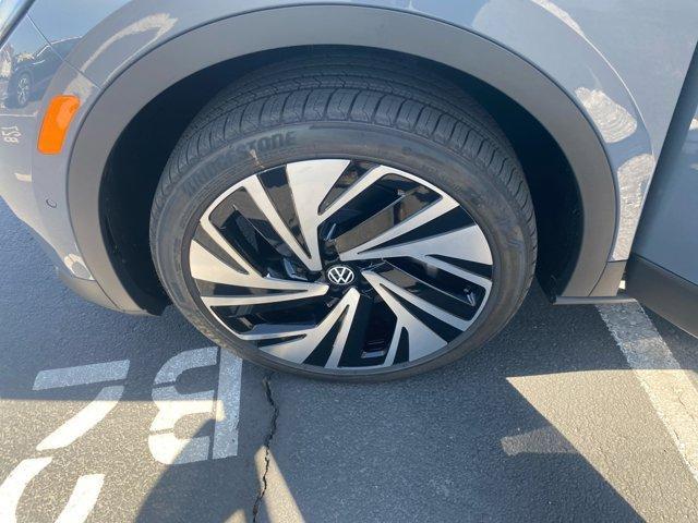 Photo of 2025 Pure Gray w/ Black Roof Volkswagen ID.4