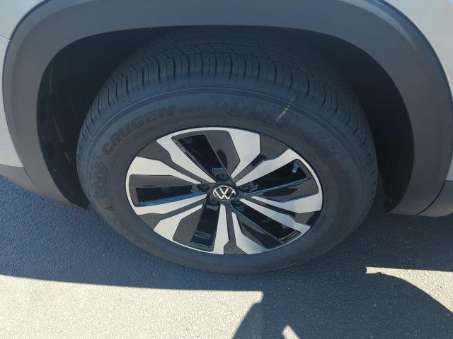 Photo of 2026 Silver Mist Metallic Volkswagen Atlas