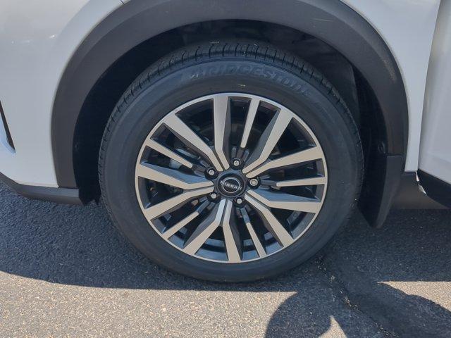 Photo of 2023 Aspen White / Super Black Nissan Kicks