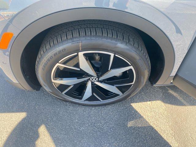 Photo of 2025 Pure Gray Volkswagen ID.4