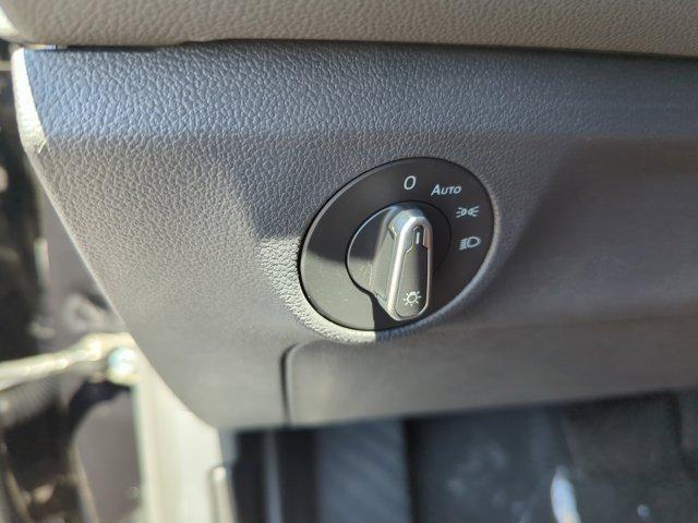 Photo of 2025 Deep Black Pearl Effect Volkswagen Jetta