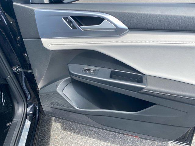 Photo of 2025 Deep Black Pearl Effect Volkswagen Taos
