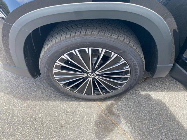 Photo of 2025 Deep Black Pearl Effect Volkswagen Taos