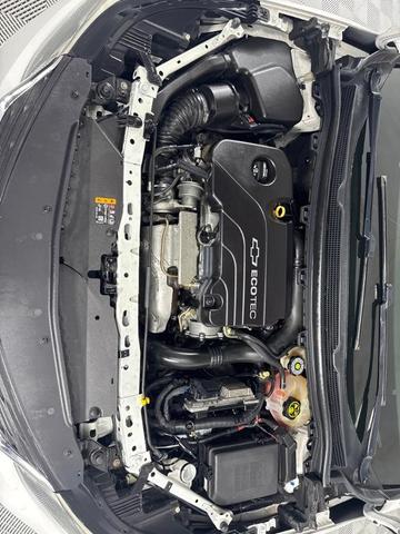 Photo of 2017 White Chevrolet Cruze