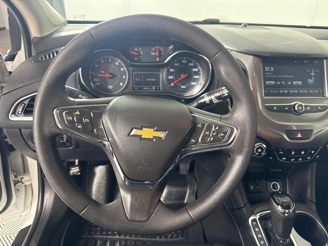 Photo of 2017 White Chevrolet Cruze