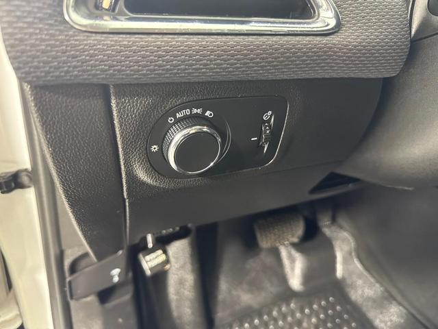 Photo of 2017 White Chevrolet Cruze
